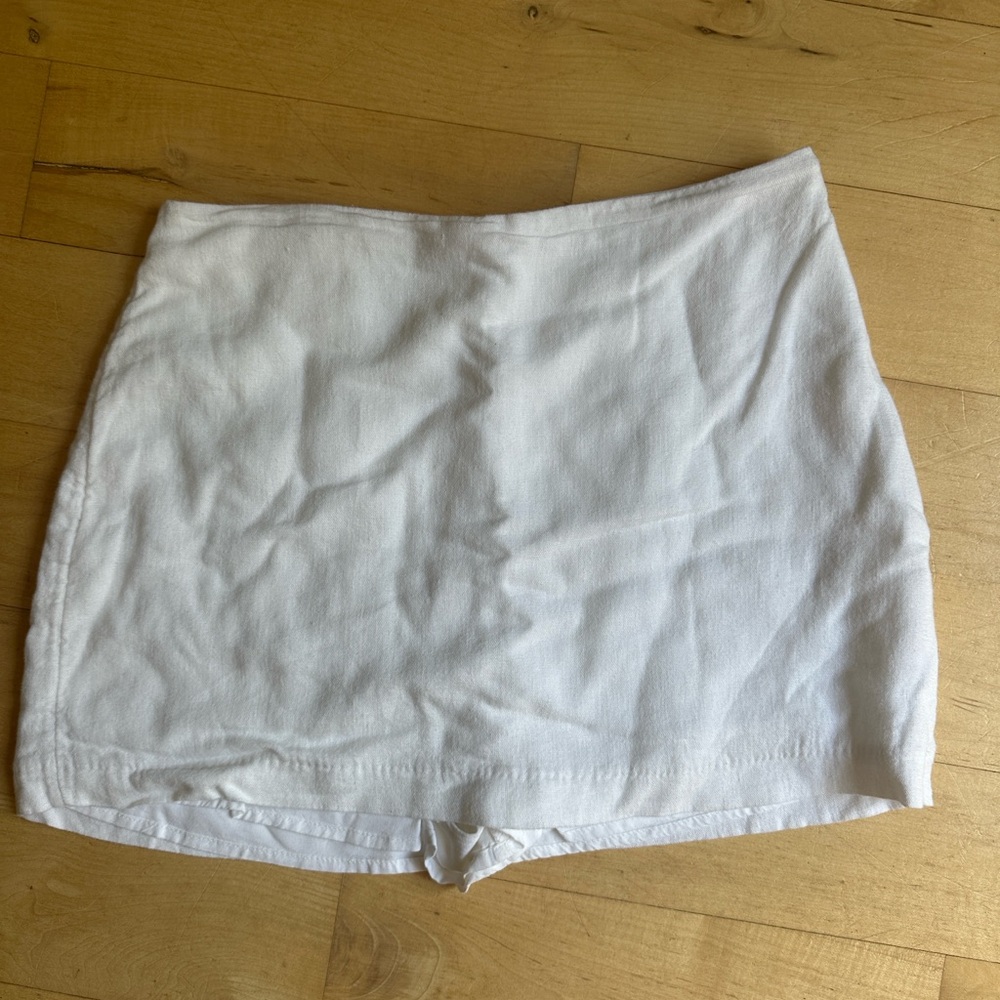 Abercrombie White Women's Skort small